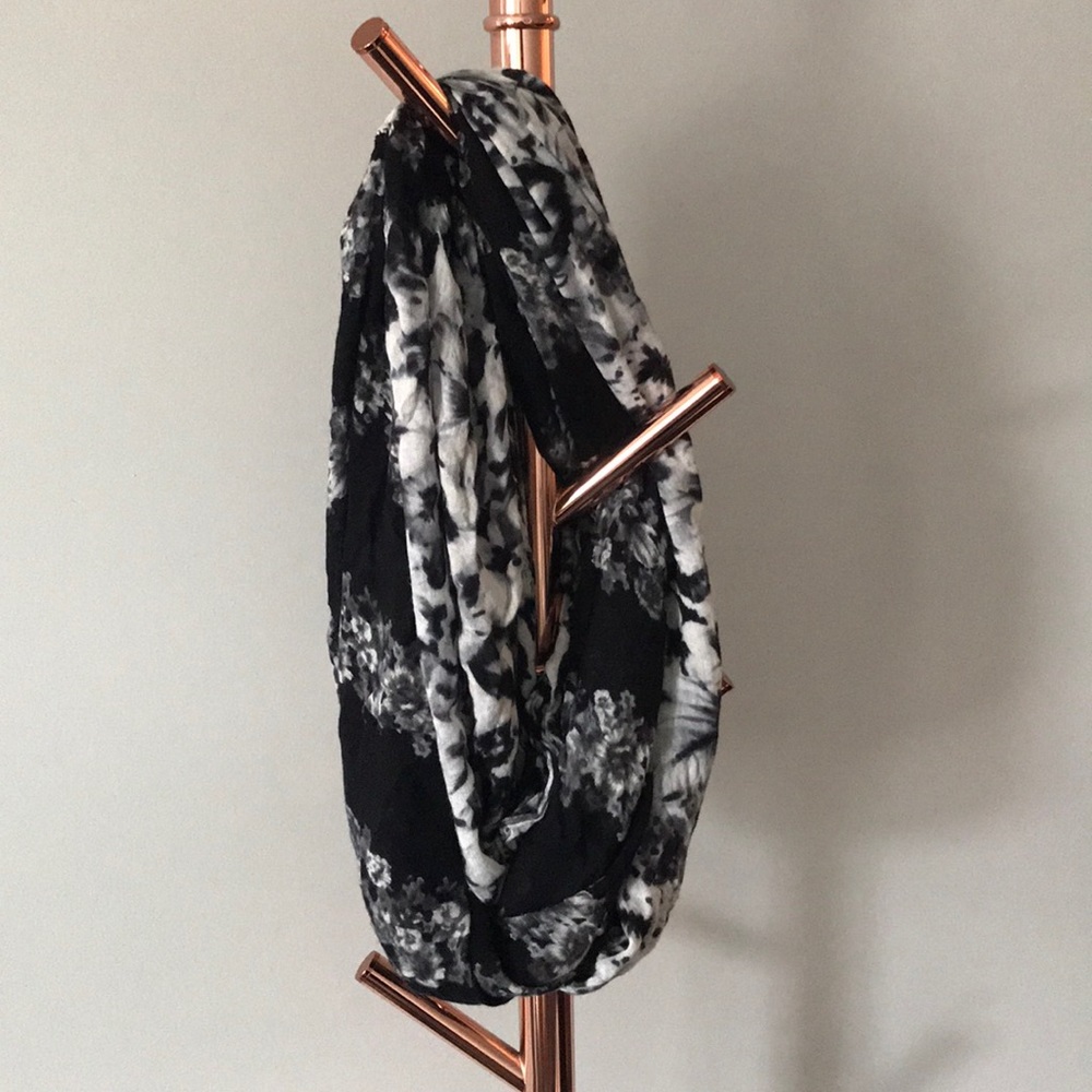 Used Express infinity black & white floral scarf